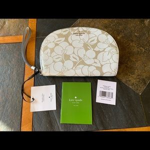 Kate Spade Half Moon Wristlet Larchmont Ave Breezy